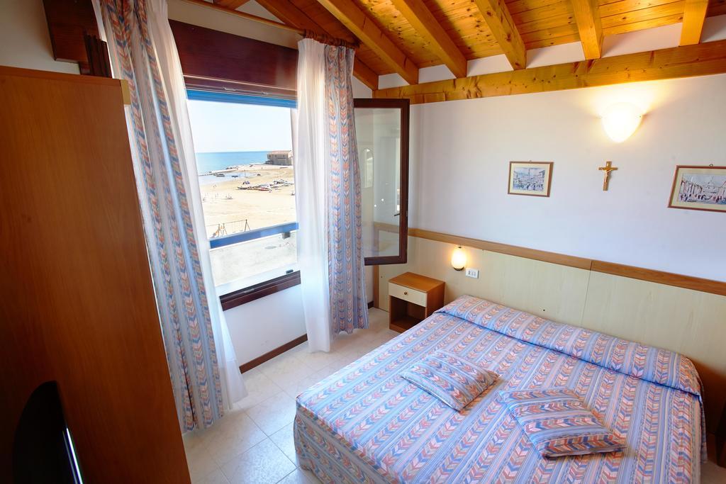 Hotel Sara Каорле Номер фото