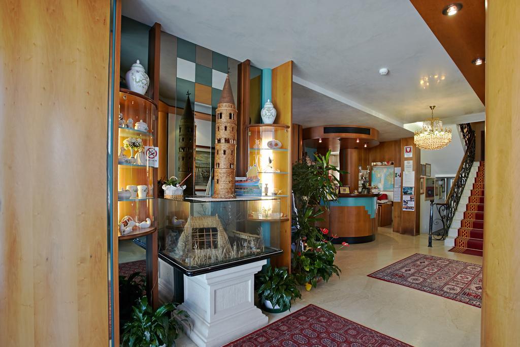Hotel Sara Каорле Екстер'єр фото