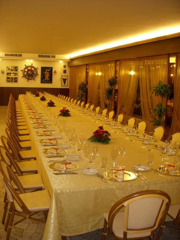 Hotel Sara Каорле Екстер'єр фото