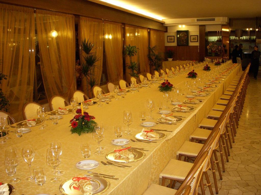 Hotel Sara Каорле Екстер'єр фото