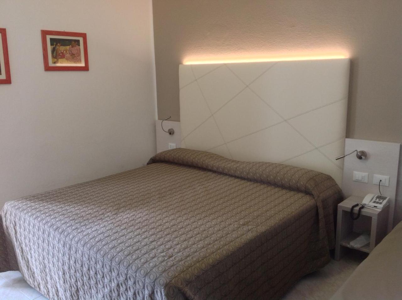 Hotel Sara Каорле Екстер'єр фото